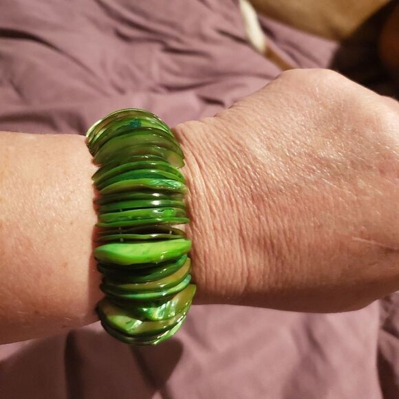 Green Shell Bracelet  - Picture 1 of 6